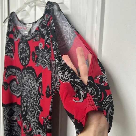 Cache Patterned Top - Picture 3 of 4